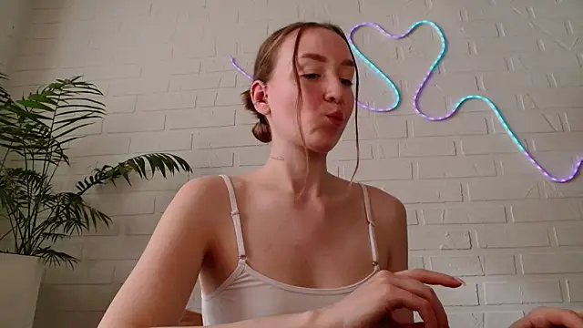 Snapshot of WhitePrincessLuna chatting on 11, 5, 2026 WhitePrincessLuna online show from 11, 5, 2026