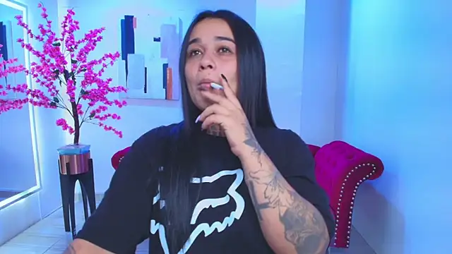 Black roseee online show from 3, 2, 2026