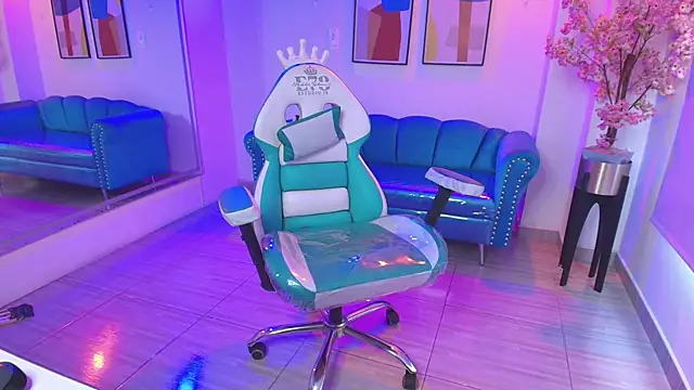 Black roseee online show from 19, 4, 2026