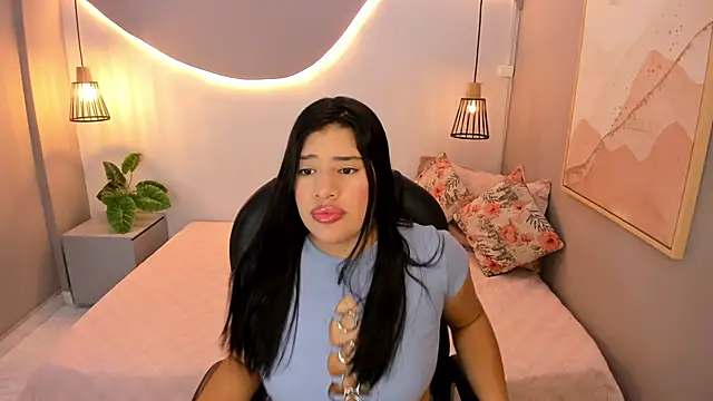 Mia hills  online show from 13, 9, 2025