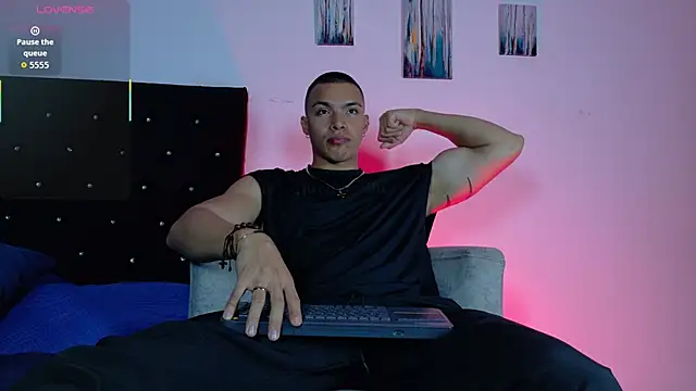 adriel escalante online show from 12, 4, 2026