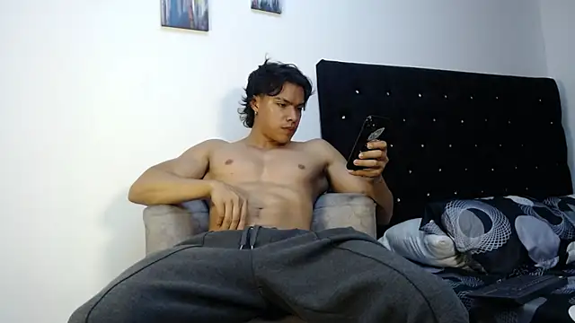 Snapshot of adriel_escalante chatting on 25, 11, 2025 adriel escalante online show from 25, 11, 2025