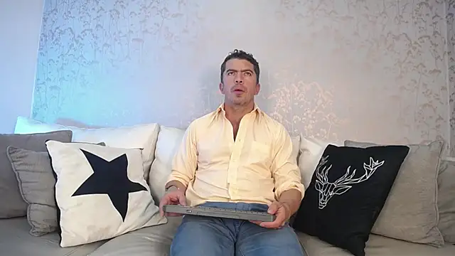 JuanKarloz  online show from 3, 10, 2025