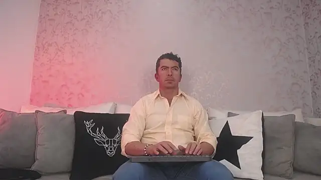 JuanKarloz  online show from 1, 10, 2025