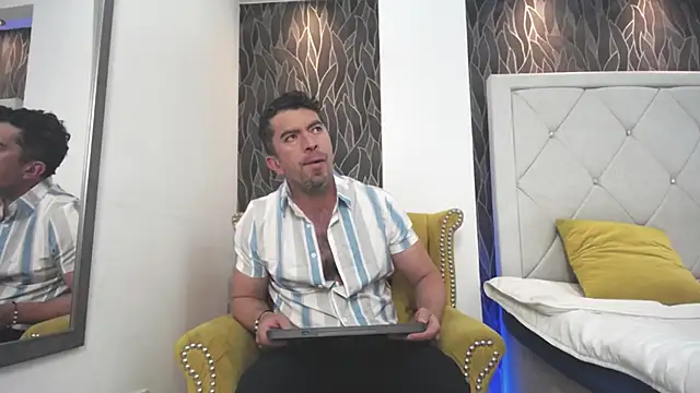 JuanKarloz  online show from 24, 9, 2025