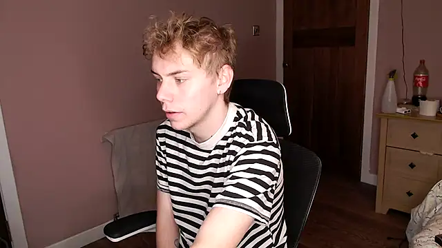 Snapshot of scottishtwink01 chatting on 18, 9, 2025 scottishtwink01 online show from 18, 9, 2025