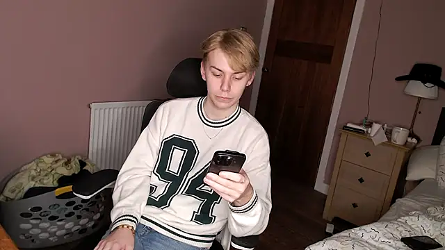 Snapshot of scottishtwink01 chatting on 24, 9, 2025 scottishtwink01 online show from 24, 9, 2025
