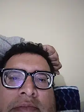 Santiagoqro85 online show from 4, 2, 2026