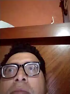 Santiagoqro85 online show from 2, 11, 2025