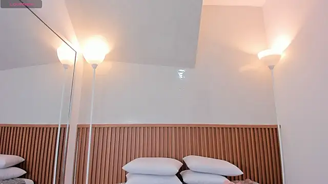 nicol giraldoo online show from 10, 1, 2026