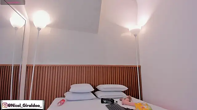 nicol giraldoo online show from 20, 2, 2026