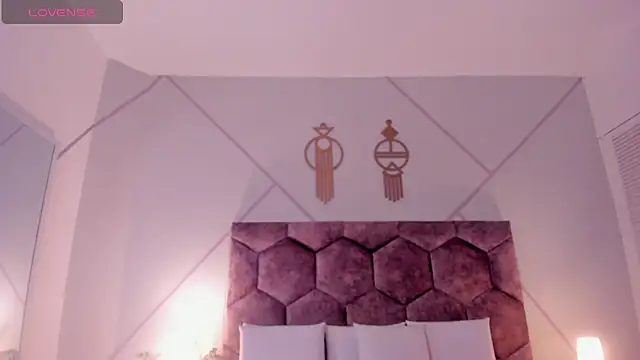 nicol giraldoo online show from 11, 3, 2026