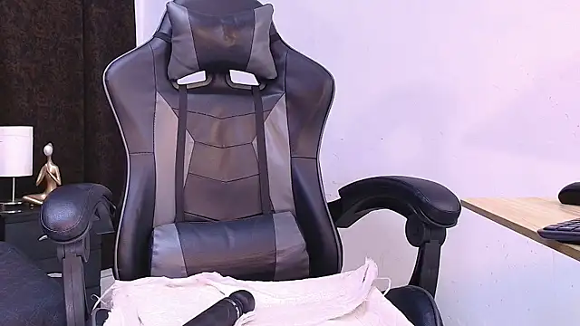 luna brown7 online show from 18, 1, 2026