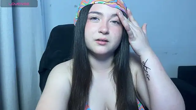 valentinauwu online show from 23, 11, 2025