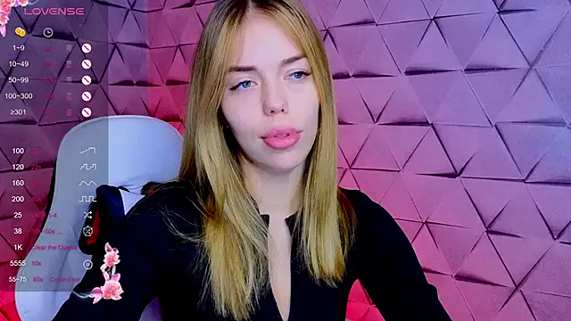 Snapshot of SofieSin chatting on 30, 9, 2025 SofieSin online show from 30, 9, 2025