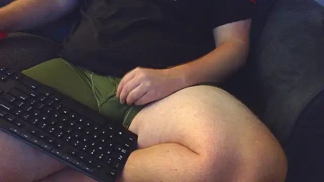 Snapshot of thighguy30 chatting on 12, 9, 2025 thighguy30 online show from 12, 9, 2025