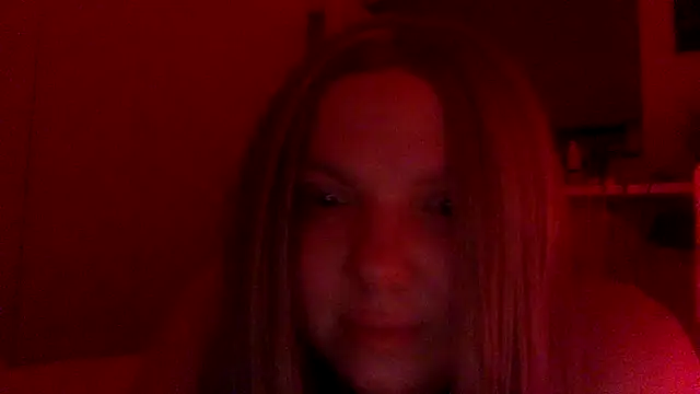 Snapshot of Dolaa11 chatting on 4, 12, 2025 Dolaa11 online show from 4, 12, 2025