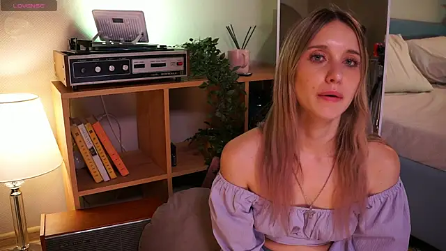 ElaraBlush online show from 21, 9, 2025