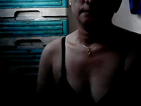 yoursPinayMama1682 online show from 19, 10, 2025