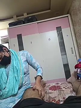 Snapshot of shobha_lover02 chatting on 8, 11, 2025 shobha lover02 online show from 8, 11, 2025