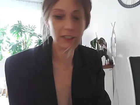 MadMadelin online show from 3, 11, 2025