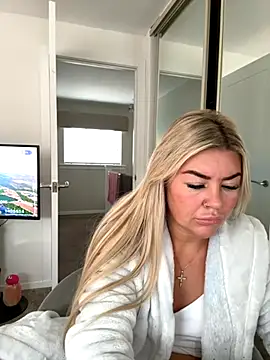 EmilyKingg online show from 19, 9, 2025