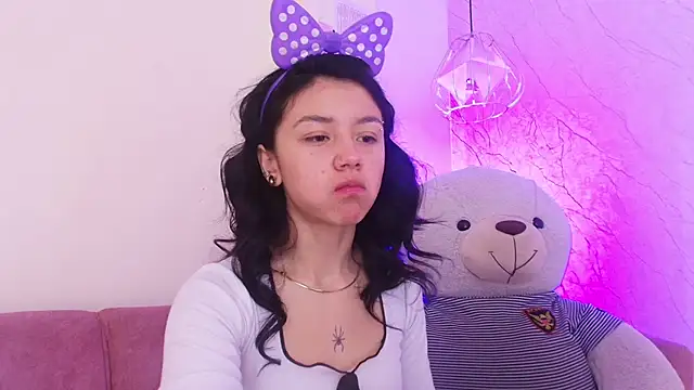 Snapshot of april_bennett chatting on 28, 10, 2025 april bennett online show from 28, 10, 2025