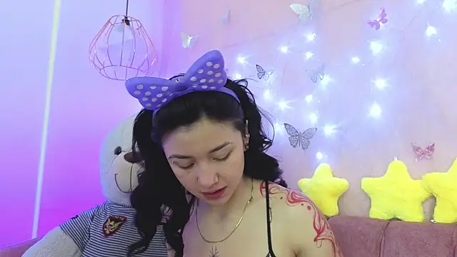 Snapshot of april_bennett chatting on 28, 11, 2025 april bennett online show from 28, 11, 2025