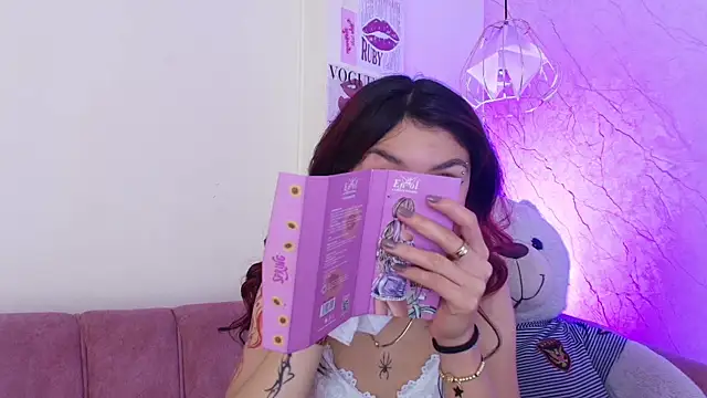 Snapshot of april_bennett chatting on 18, 10, 2025 april bennett online show from 18, 10, 2025