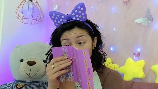 Snapshot of april_bennett chatting on 27, 11, 2025 april bennett online show from 27, 11, 2025