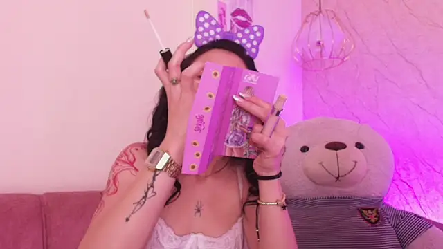 Snapshot of april_bennett chatting on 6, 11, 2025 april bennett online show from 6, 11, 2025