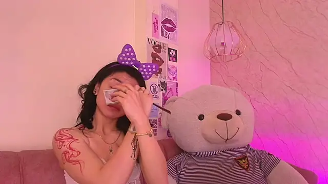 Snapshot of april_bennett chatting on 17, 11, 2025 april bennett online show from 17, 11, 2025