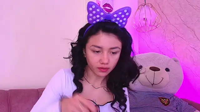 Snapshot of april_bennett chatting on 19, 11, 2025 april bennett online show from 19, 11, 2025