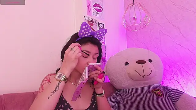 Snapshot of april_bennett chatting on 5, 11, 2025 april bennett online show from 5, 11, 2025