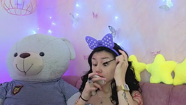 april bennett online show from 17, 12, 2025