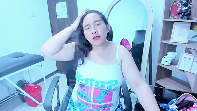 Snapshot of LeilaSmith_ chatting on 27, 5, 2026 LeilaSmith online show from 27, 5, 2026