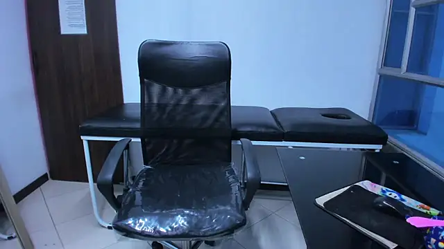 LeilaSmith  online show from 21, 3, 2026