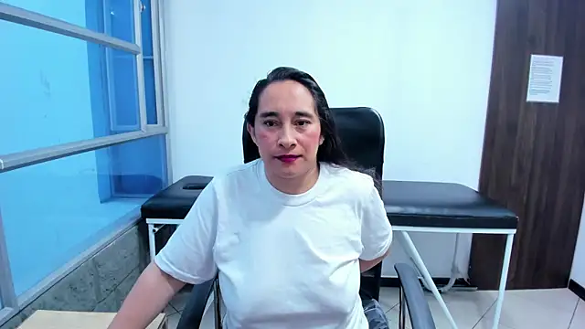 LeilaSmith  online show from 6, 1, 2026