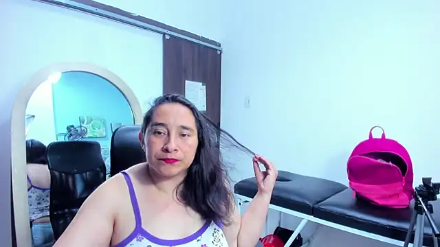 Snapshot of LeilaSmith_ chatting on 11, 5, 2026 LeilaSmith online show from 11, 5, 2026
