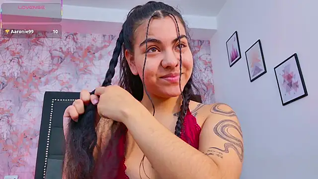 Luna Riddle online show from 28, 9, 2025