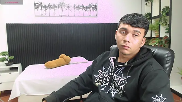 Snapshot of titanxero chatting on 23, 11, 2025 titanxero online show from 23, 11, 2025