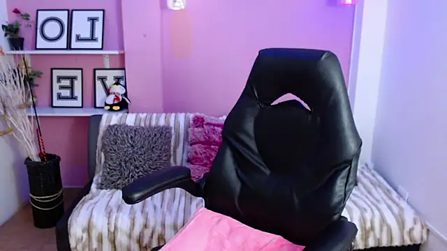 KendallWood  online show from 11, 11, 2025