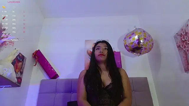 Snapshot of Karol_wish chatting on 11, 11, 2025 Karol wish online show from 11, 11, 2025