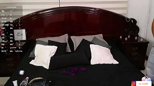 Snapshot of Lia_Teen chatting on 4, 10, 2025 Lia Teen online show from 4, 10, 2025