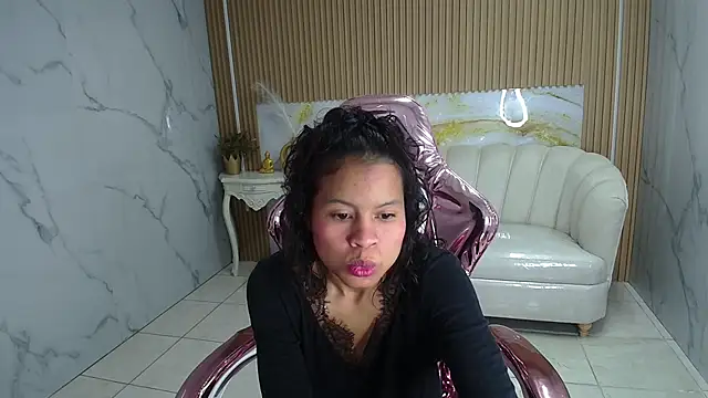 Snapshot of catalina5_s chatting on 12, 10, 2025 catalina5 s online show from 12, 10, 2025