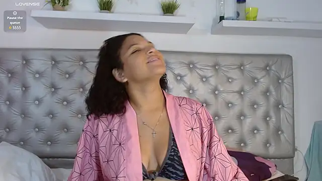 lulu lovee online show from 6, 10, 2025