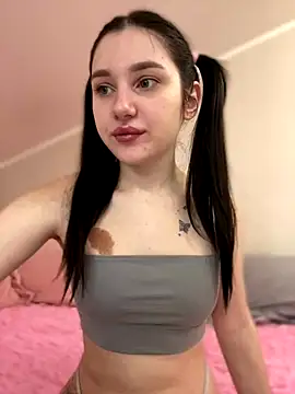 Cuddlies Lili online show from 4, 10, 2025