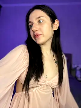 Cuddlies Lili online show from 18, 9, 2025