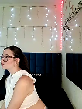 nikolle huyt online show from 26, 9, 2025
