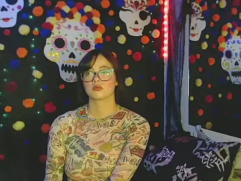 nikolle huyt online show from 6, 10, 2025